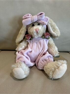 Retired vintage 1996 Boyds Bear "Lavinia" Rabbit